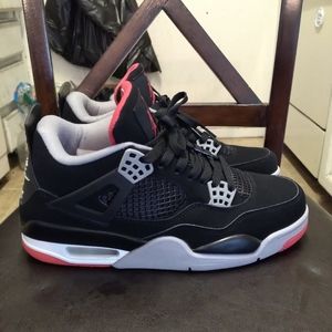 Air jordan retro 4 bred UA pre-owned w.box